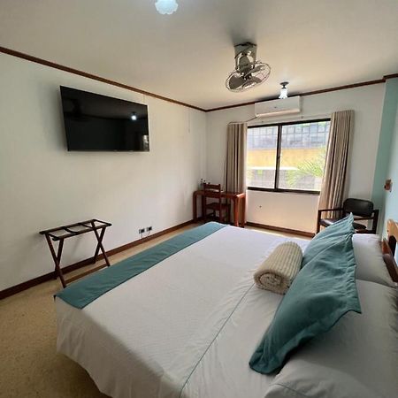 Hotel Caucasia Buitenkant foto