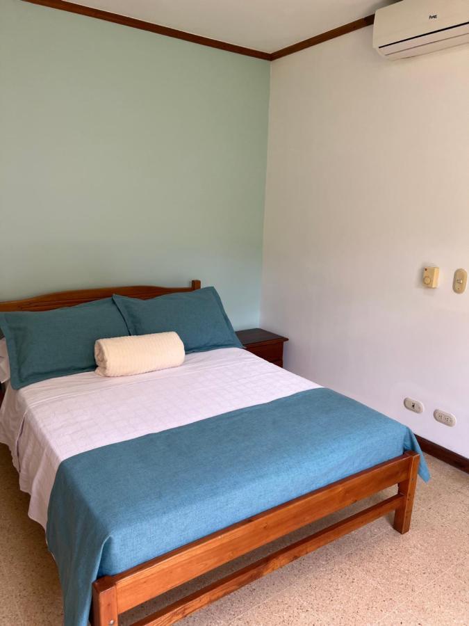 Hotel Caucasia Buitenkant foto
