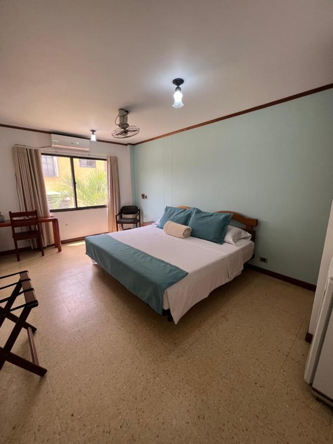 Hotel Caucasia Buitenkant foto
