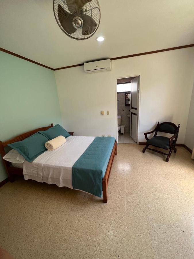 Hotel Caucasia Buitenkant foto