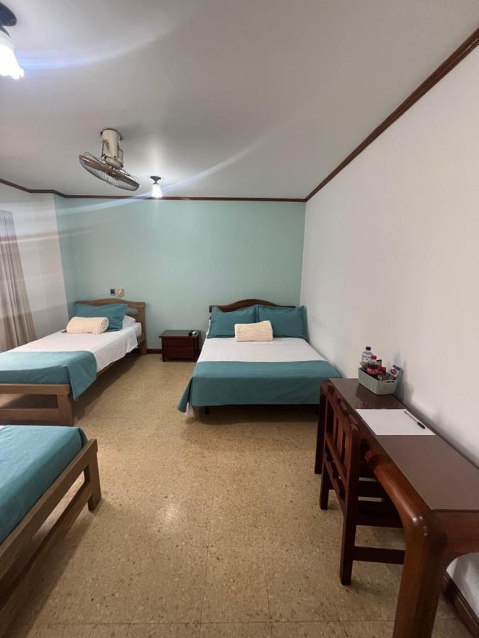 Hotel Caucasia Buitenkant foto