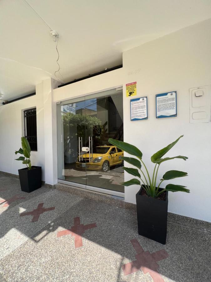 Hotel Caucasia Buitenkant foto