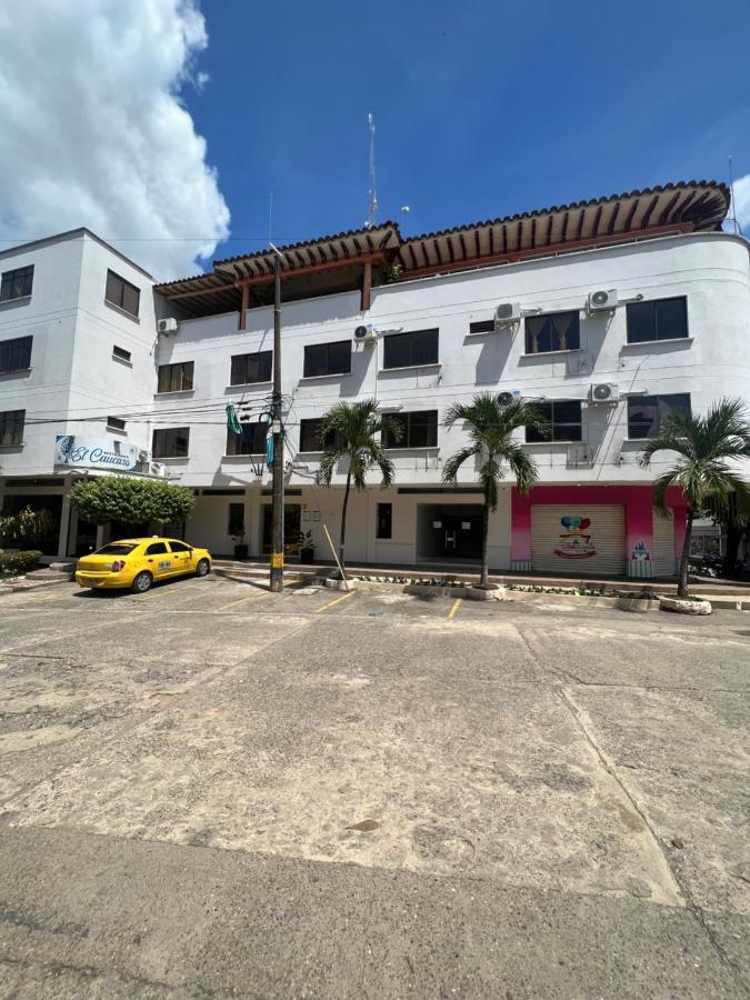 Hotel Caucasia Buitenkant foto