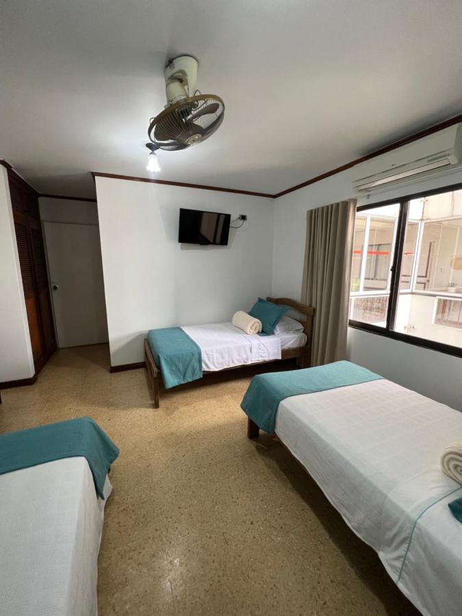 Hotel Caucasia Buitenkant foto