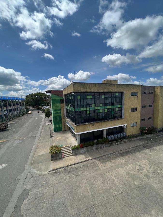 Hotel Caucasia Buitenkant foto
