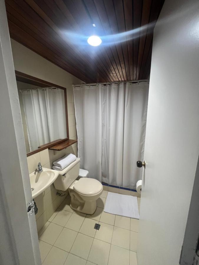 Hotel Caucasia Buitenkant foto