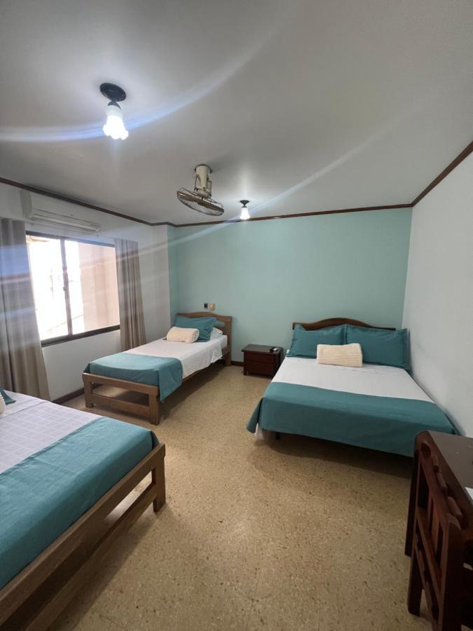 Hotel Caucasia Buitenkant foto